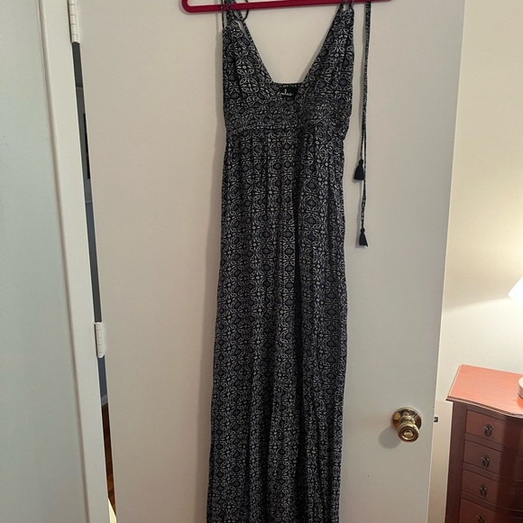 Lulus smocked tie shoulder bohemian maxi dress - Picture 3 of 7